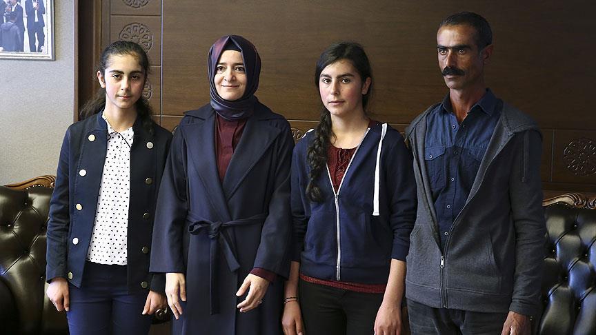 Bakan Kaya, TEOG'da başarı elde eden kardeşleri ağırladı 