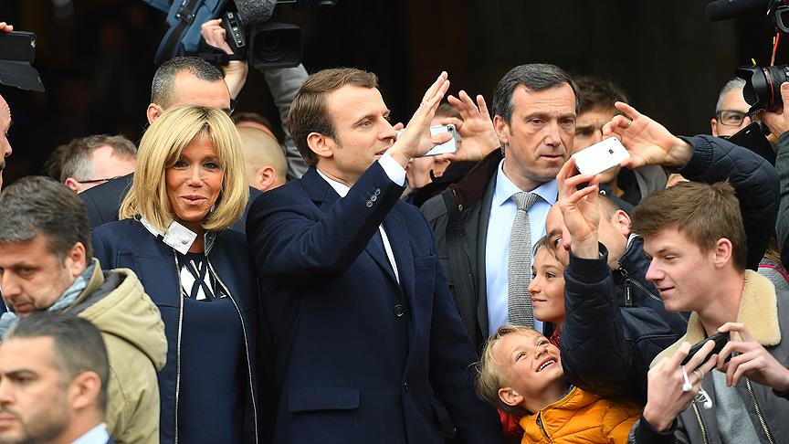 Fransa'nın yeni cumhurbaşkanı Macron oldu
