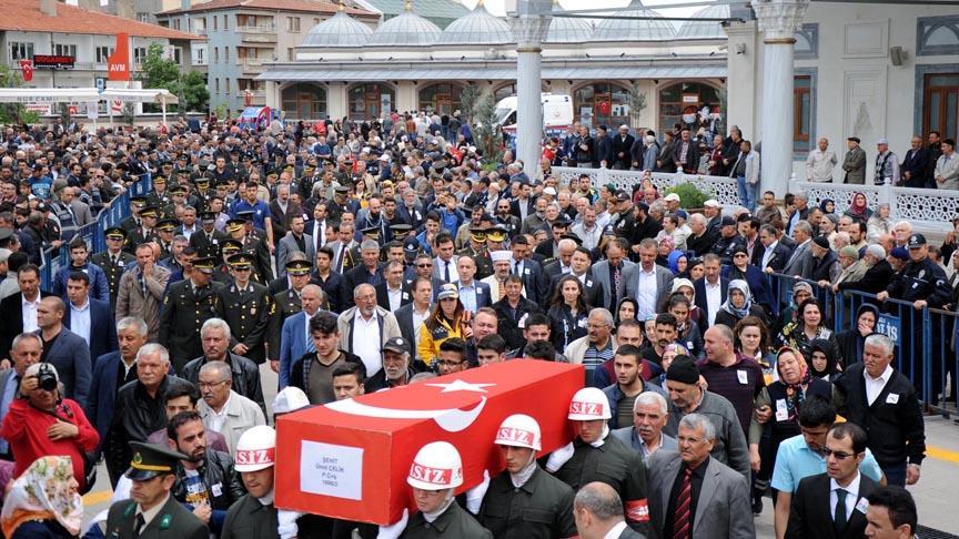 Yıldırım düşmesi sonucu şehit olan piyade er Çelik son yolculuğuna uğurlandı