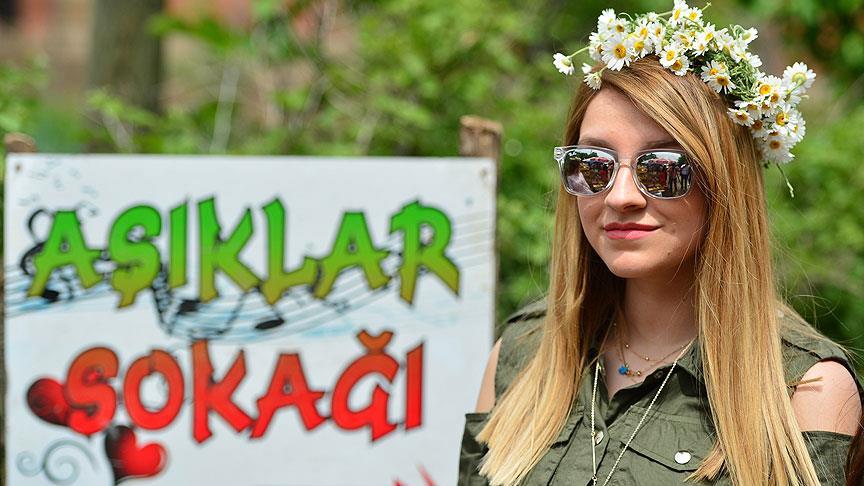 Eş adaylarını 'Aşıklar Sokağı'nda aradılar