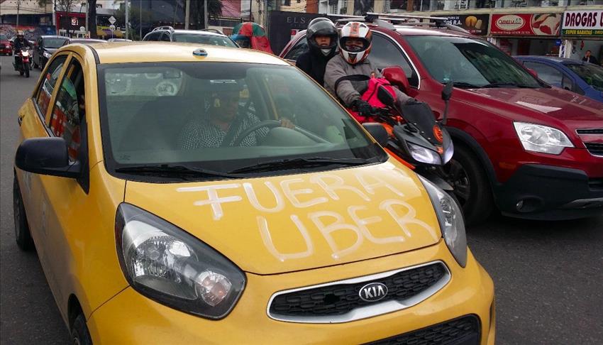سائقو سيارات الأجرة في كولومبيا يطالبون بحظر "أوبر"
