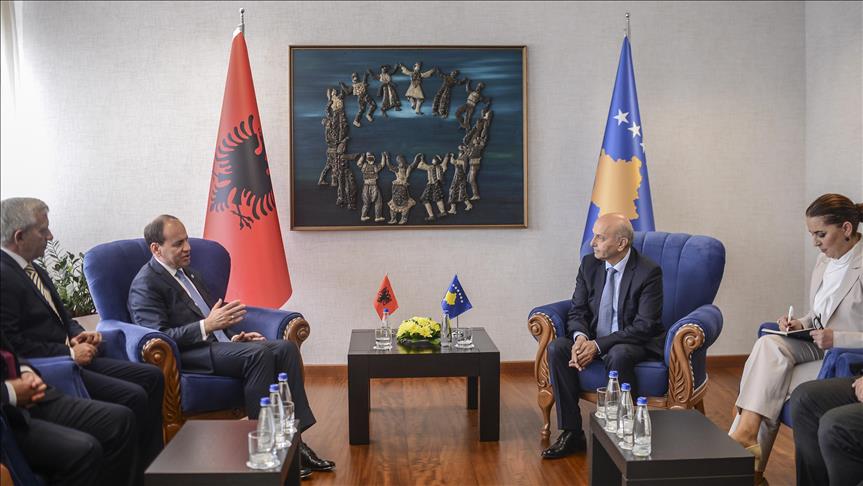 Presidenti Nishani takon kryeministrin e Kosovës