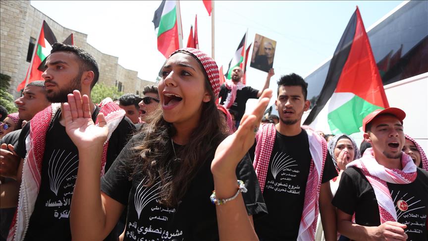 Palestinian students give leaders lesson in democracy