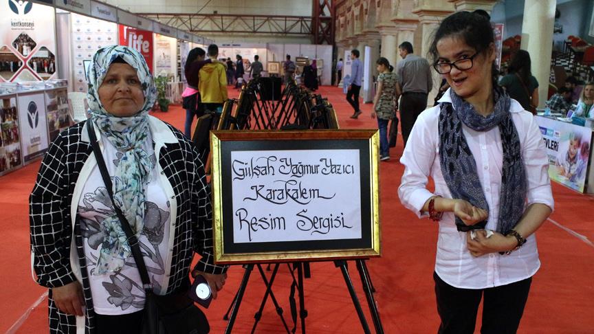 Erdoğan'ın portresini çizen Gülşah sergi açtı