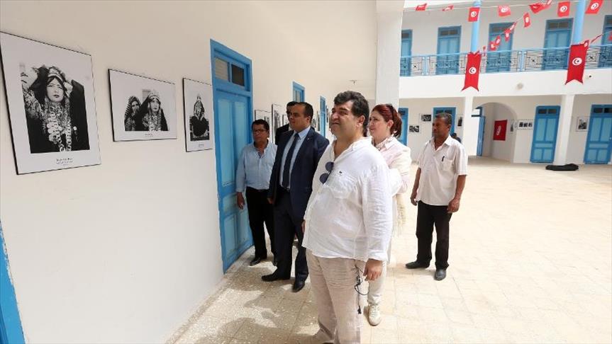 تونسيات من ديانات مختلفة ينظّمن معرضا فوتوغرافيا يجسد "حياة اليهود"