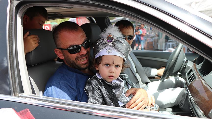 Şehidin oğlunu sünnet düğününde yalnız bırakmadılar