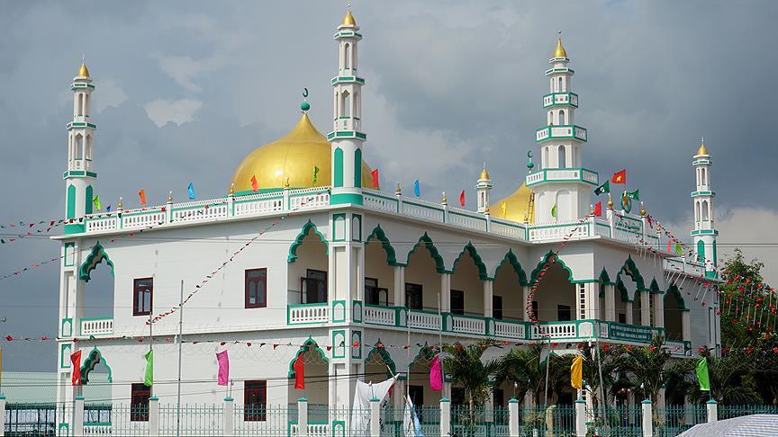 Turkish aid NGO opens Vietnam's biggest mosque