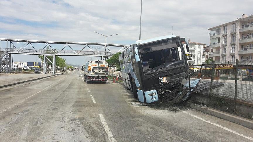 AK Partilileri taşıyan otobüs Polatlı'da kaza yaptı: 32 yaralı