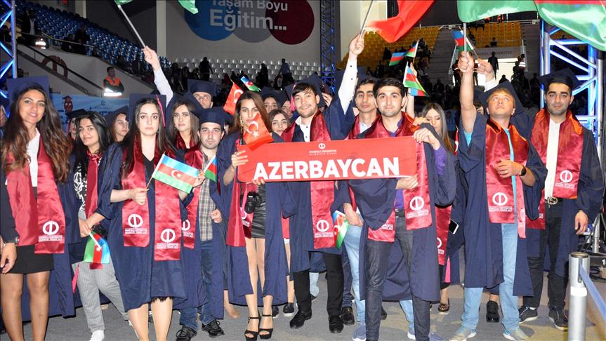 acikogretim de mezuniyet sevinci