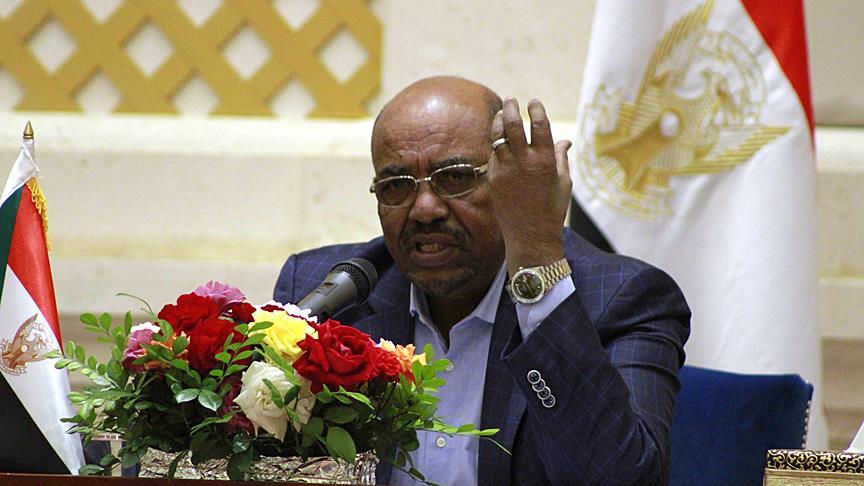 Sudanese president accuses Egypt of arming rebels