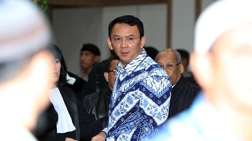 Endonezya'da 'İslama hakaret eden vali' istifa etti