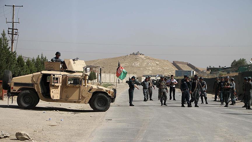 سه نظامی در حمله طالبان به یک پایگاه نظامی در افغانستان کشته شدند  