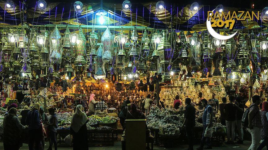  Mısır'da ramazan fenerleri sokakları süslüyor 