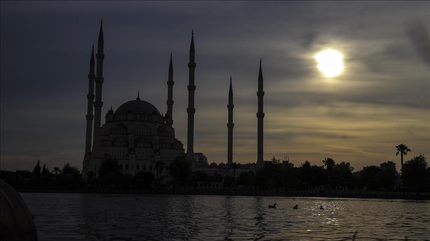 Muslims welcome holy month of Ramadan
