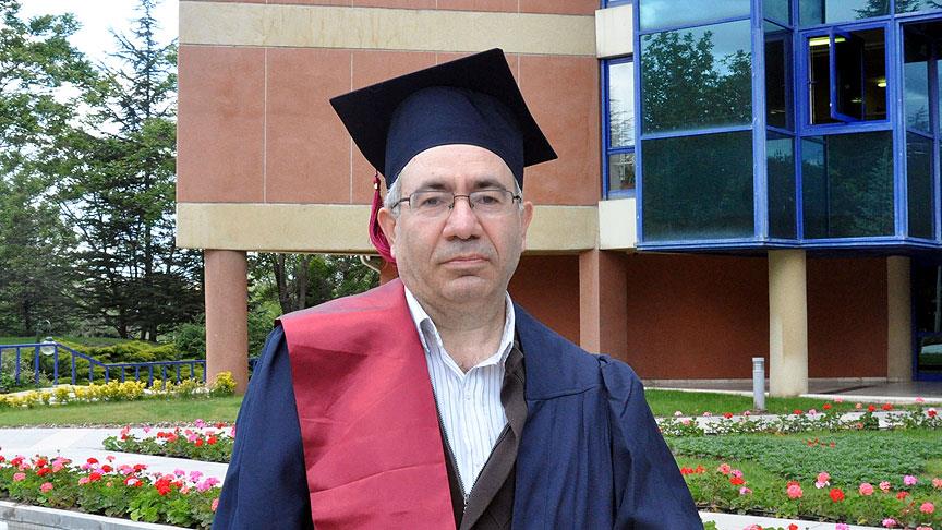 51 yaşa 5 üniversite diploması sığdırdı