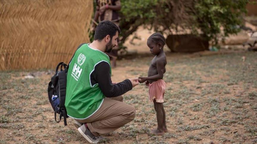  الإغاثة الإنسانية التركية توزع مساعدات في النيجر 