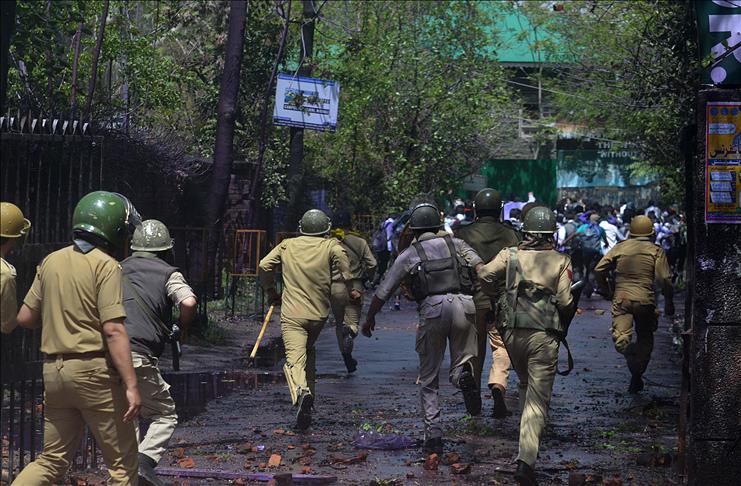 Indian army chief dares Kashmiri protesters to shoot 