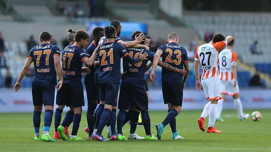 Foot / Turquie-Süper Lig : Başakşehir arrache la victoire contre Adanaspor (2-1)