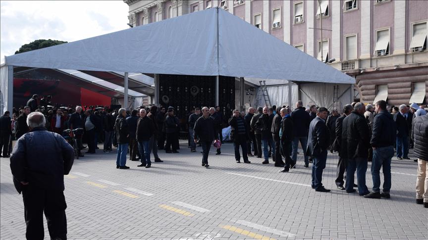 Tiranë, helmohen dhjetëra pjesëmarrës në mitingun e opozitës