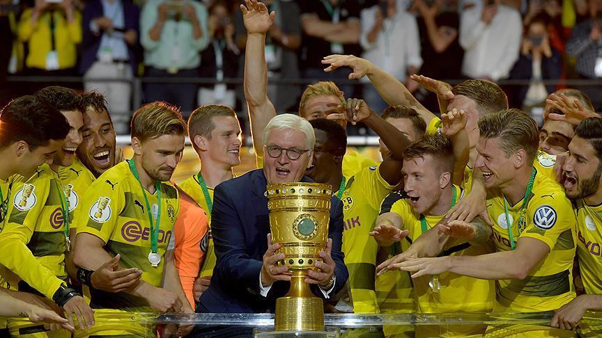Foot / Allemagne : Dortmund domine Francfort (2-1) et s’offre la 4ème coupe de son histoire 