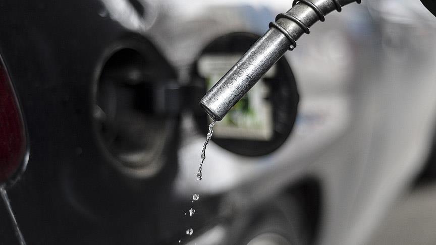 الإمارات تُخفض أسعار الوقود الشهر المقبل