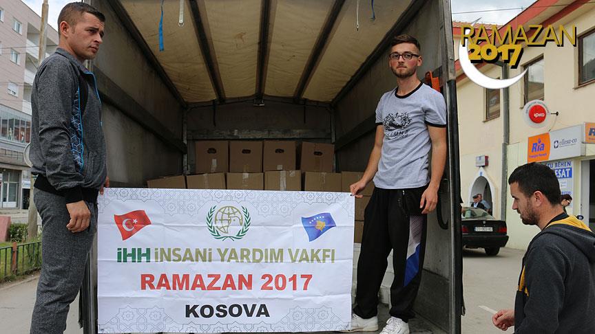 İHH Kosovalı gazi ve şehit ailelerine gıda yardımında bulundu