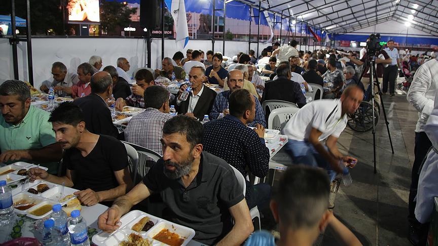 Diyarbakır Büyükşehir Belediyesinden iftar  