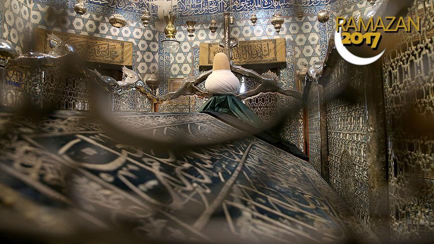 Eyüp Sultan Türbesi ramazanda 24 saat açık