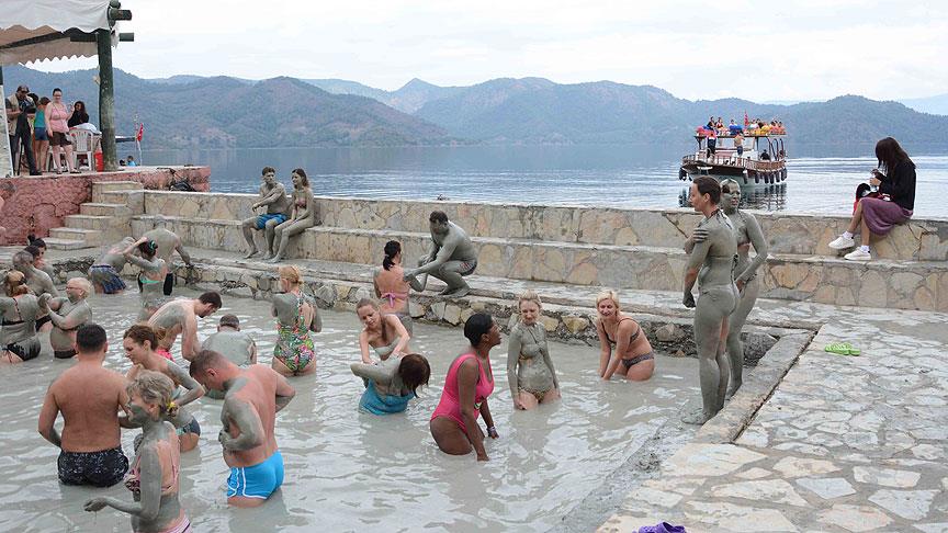 Sultaniye çamur banyolarına yabancı turist ilgisi