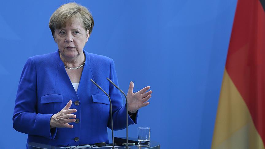 Almanya Başbakanı Merkel: Parlamenterlerimizin Türkiye'deki askerlerimizi ziyareti tartışılamaz