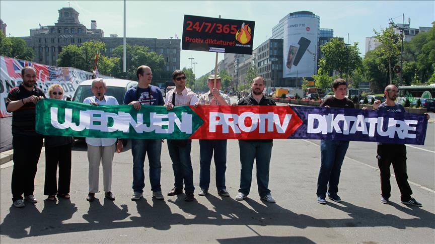 Beograd: Oko 15 ljudi na protestu “Protiv diktature”