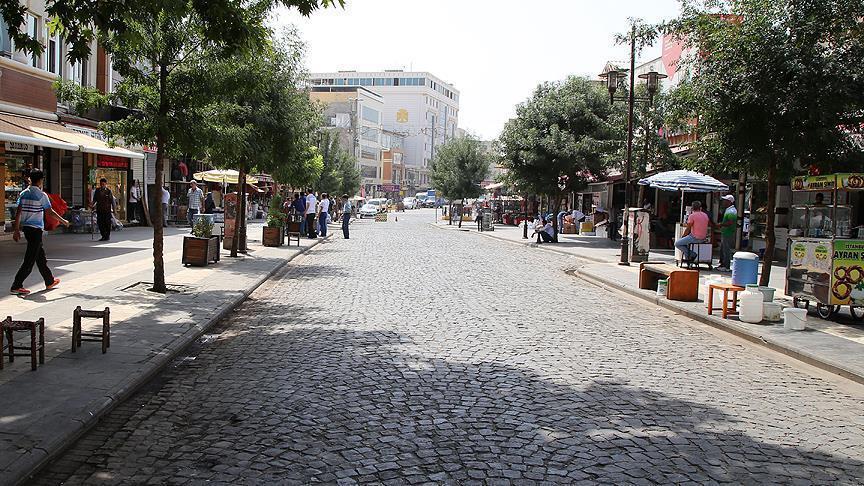 Li 59 taxên Diyarbekirê qedexeya derketina derva hat rakirin