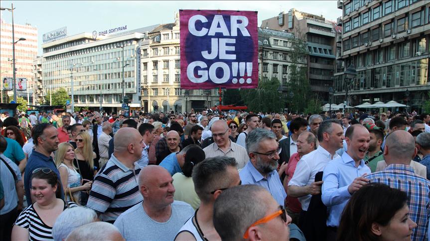 Beograd: Građani i deo opozicije šetali centralnim ulicama u protestu protiv "dikature"