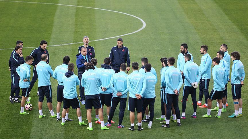 Football 17yearold goalkeeper joins Turkish squad