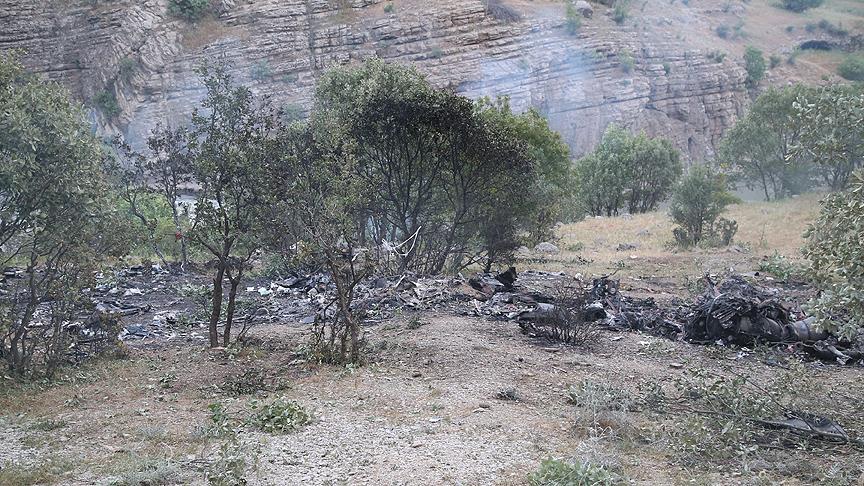 Şırnak'ta tellere takılarak düşen askeri helikopterin enkazı görüntülendi