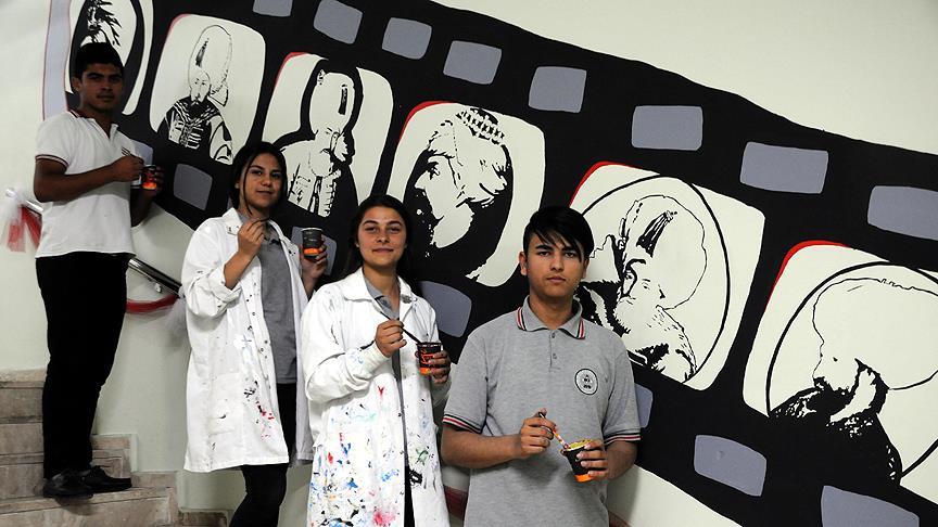 Osmanli Yi Okulun Koridorlarina Cizdikleri Resimlerle Tanitacaklar