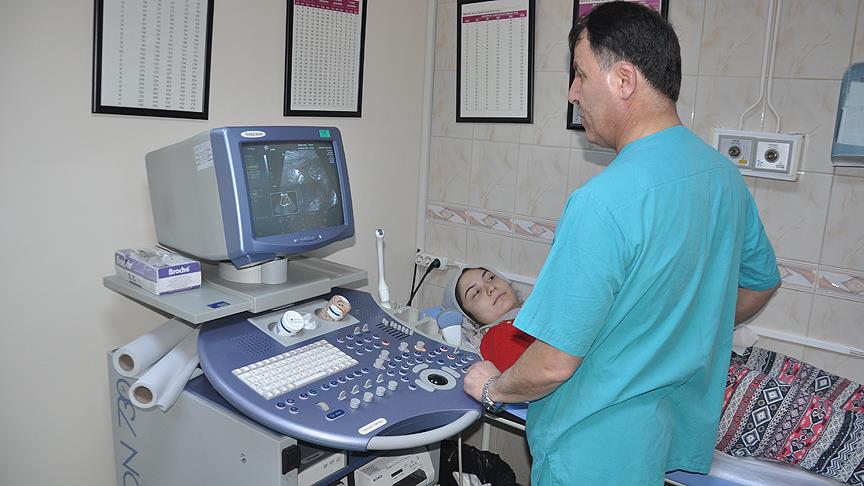 Ayağı gelişmeyen bebeğe anne karnında operasyon