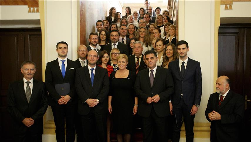 Hrvatska: Grabar-Kitarović i Stier uručili diplome novoj generaciji diplomata