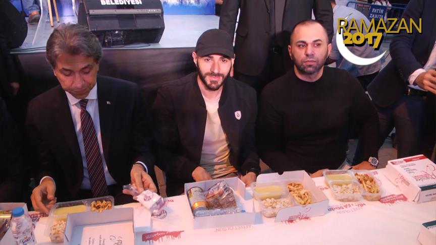 Real Madrid'li yıldız Benzema, Fatih'teki sokak iftarında