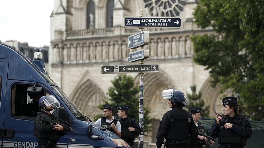 Nêzîkî Dêra Notre Dame ya li Parîsê êrîşek hat lidarxistin
