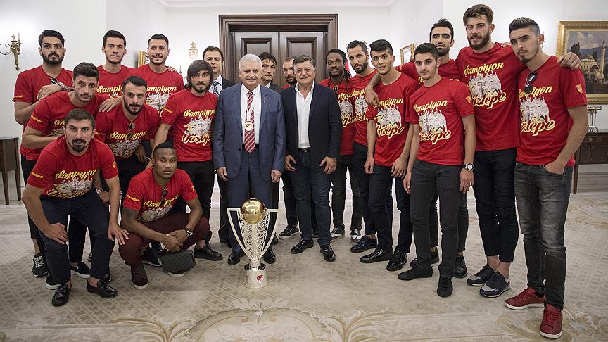 Başbakan Yıldırım, Göztepe Spor Kulübü heyetini kabul etti