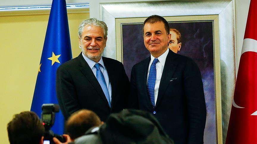 وزير تركي: من غير الإنسانية وضع جنود أو أسلاك شائكة على الحدود لعرقلة المهاجرين 