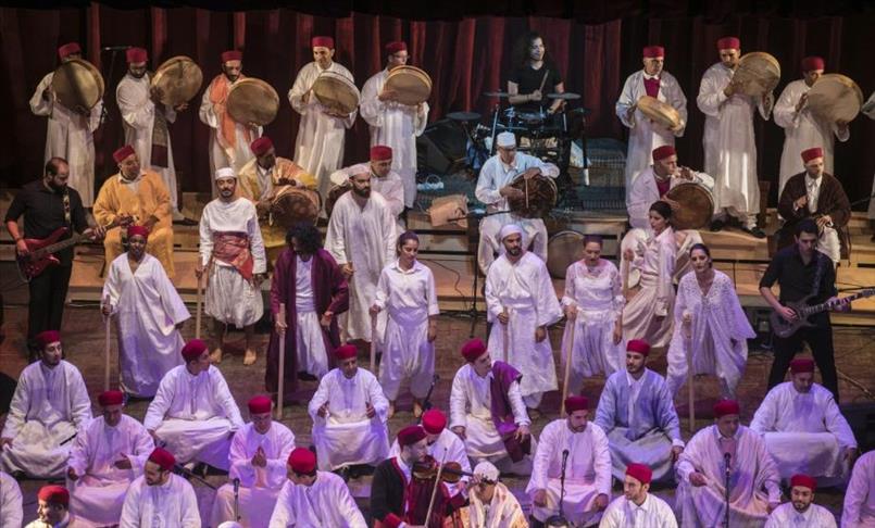 «الحضرة 2».. أناشيد صوفية وموسيقى غربية تشعل المسرح التونسي