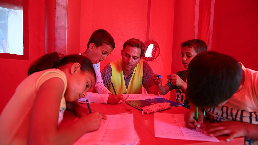 Gezen çadırda karne heyecanı yaşadılar