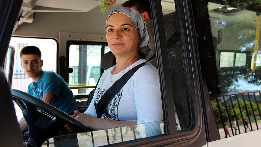 Ayşe annenin 'yılın şoförü' gururu