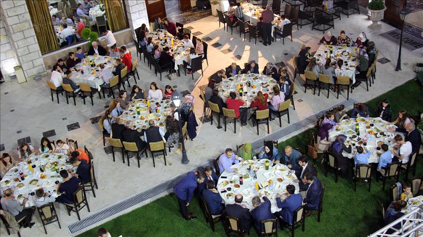 Shoqata turke Deniz Feneri iftar në Shkup për jetimët