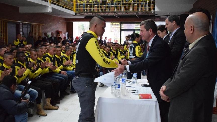 كولومبيا تمنح "شهادات تخلّ عن السلاح" لأعضاء "فارك"