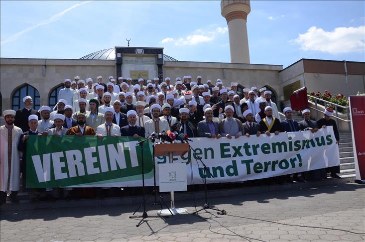 Austria: Over 300 imams condemn terror and extremism