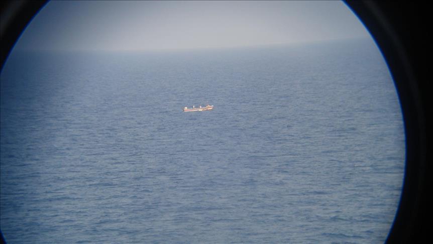 الحوثيون يعلنون استهداف سفينة حربية للتحالف غربي اليمن