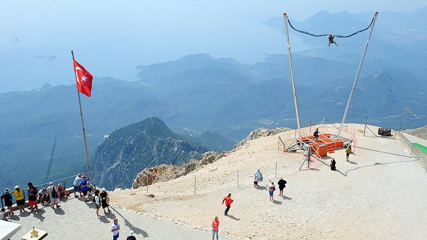 Adrenalinleri 'insan sapanı' ile zirveye çıkıyor